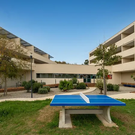 Villa In With Parking *